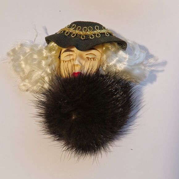 Unbranded Jewelry - Vintage Fuzzy Lady Brooch – Blonde Doll Face with Hat and Fur Collar Pin